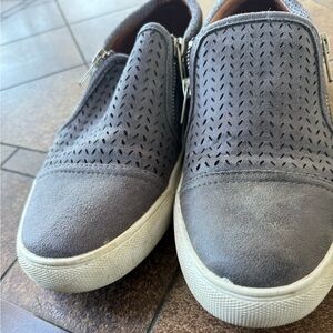 Report Alexa- Great condition! No marks